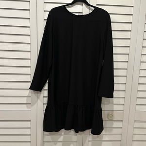 Ruffle hem, back button detail